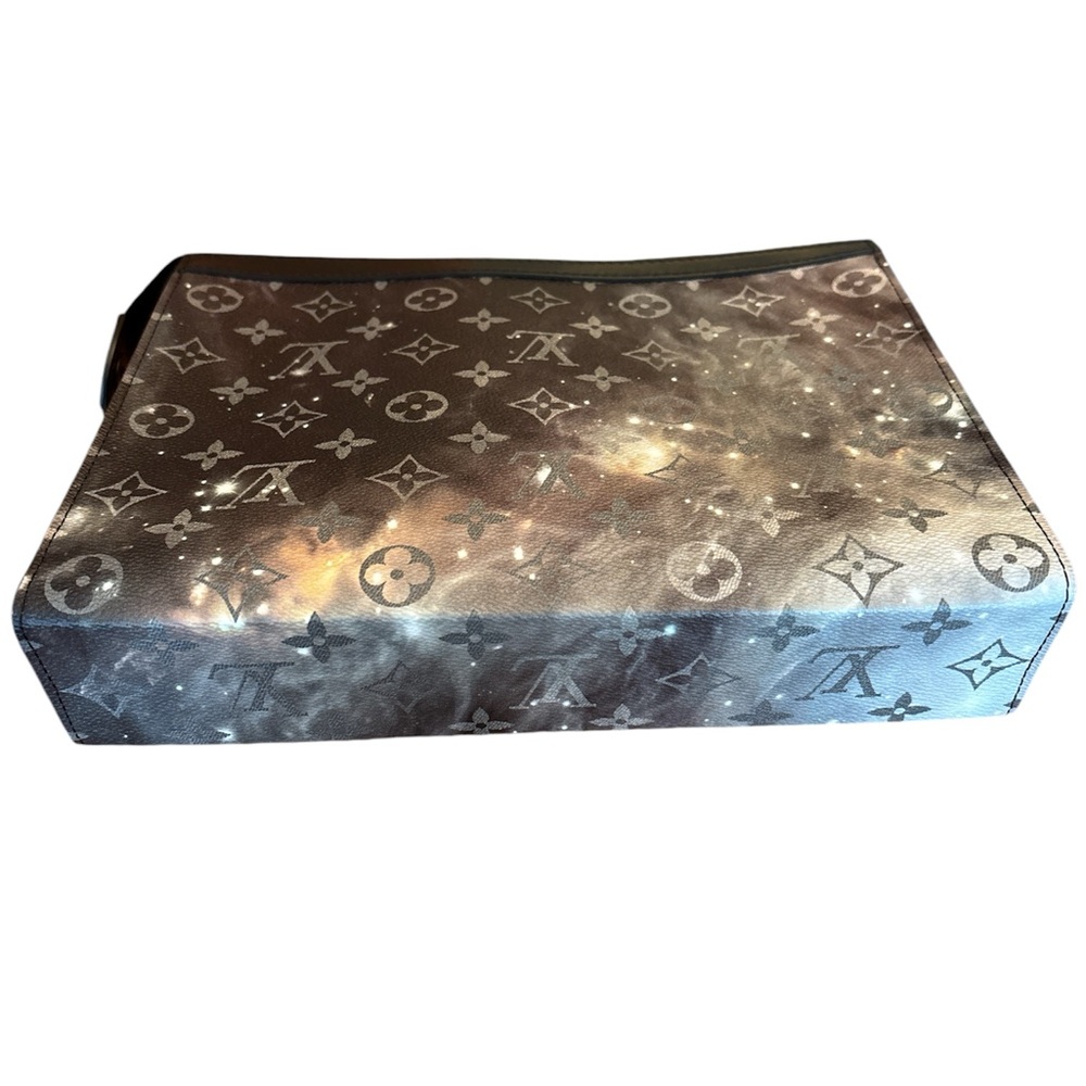 LOUIS VUITTON POCHETTE VOYAGE GALAXY MONOGRAM FULL INCLUSION - Picture 7 of 11